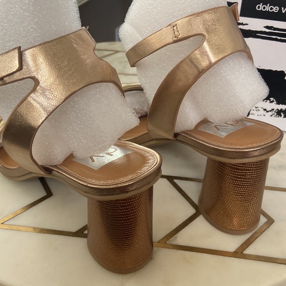 DV.Dolce vita Women's Fleck Two-Piece Ankle-Strap City Sandals size 9 metallic. - Picture 4 of 4